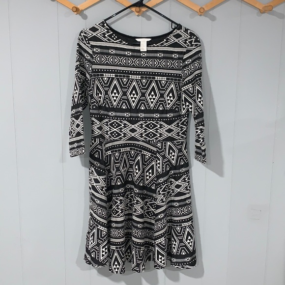 H&M | Dresses | Hm Black And White Patterned Longsleeve Dress Size Medium |  Poshmark